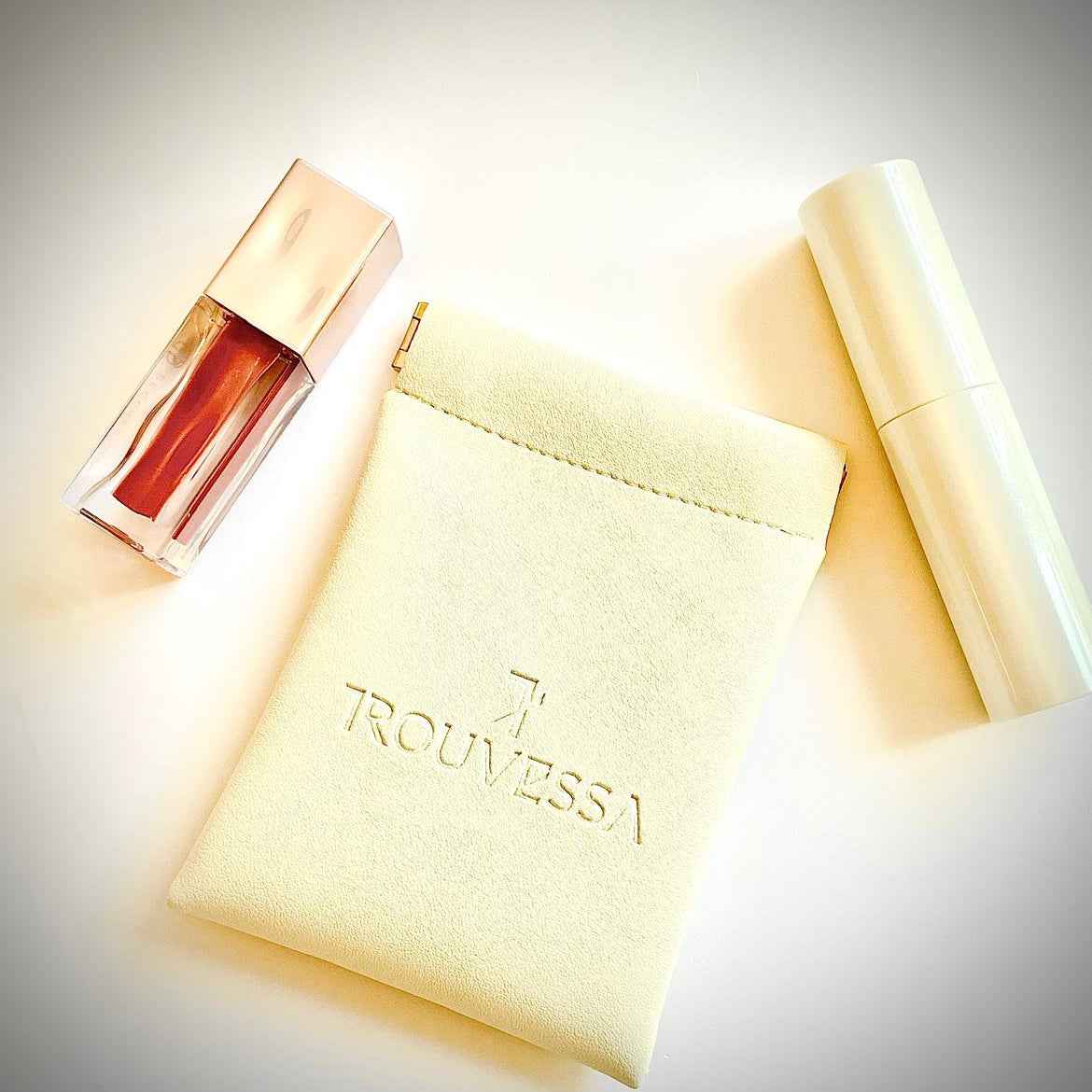 Trouvessa Self-Closing Leather Pouch - Creame