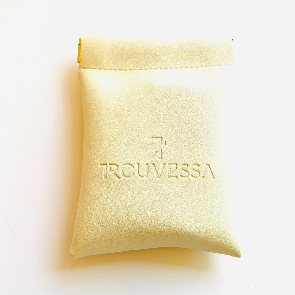 Trouvessa Self-Closing Leather Pouch - Creame