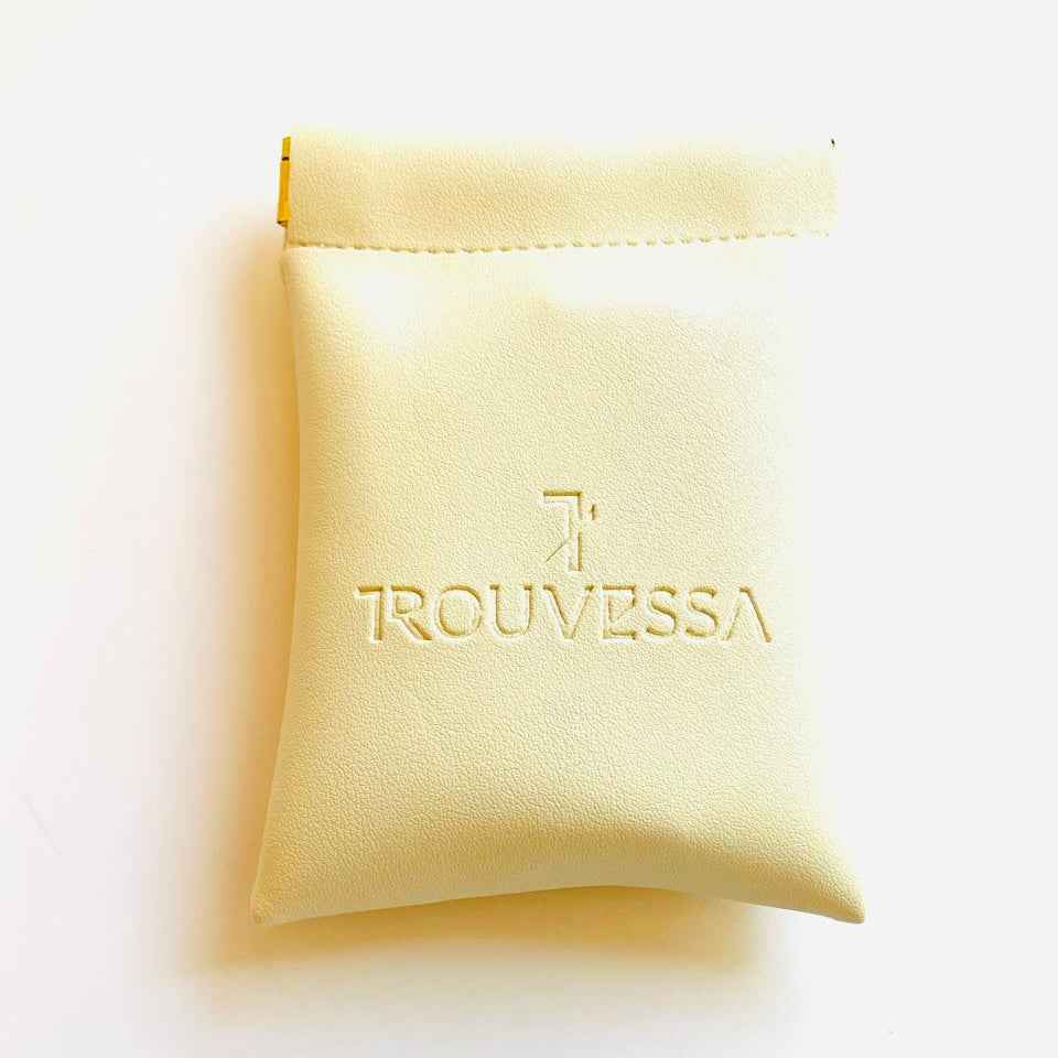 Trouvessa Self-Closing Leather Pouch - Creame